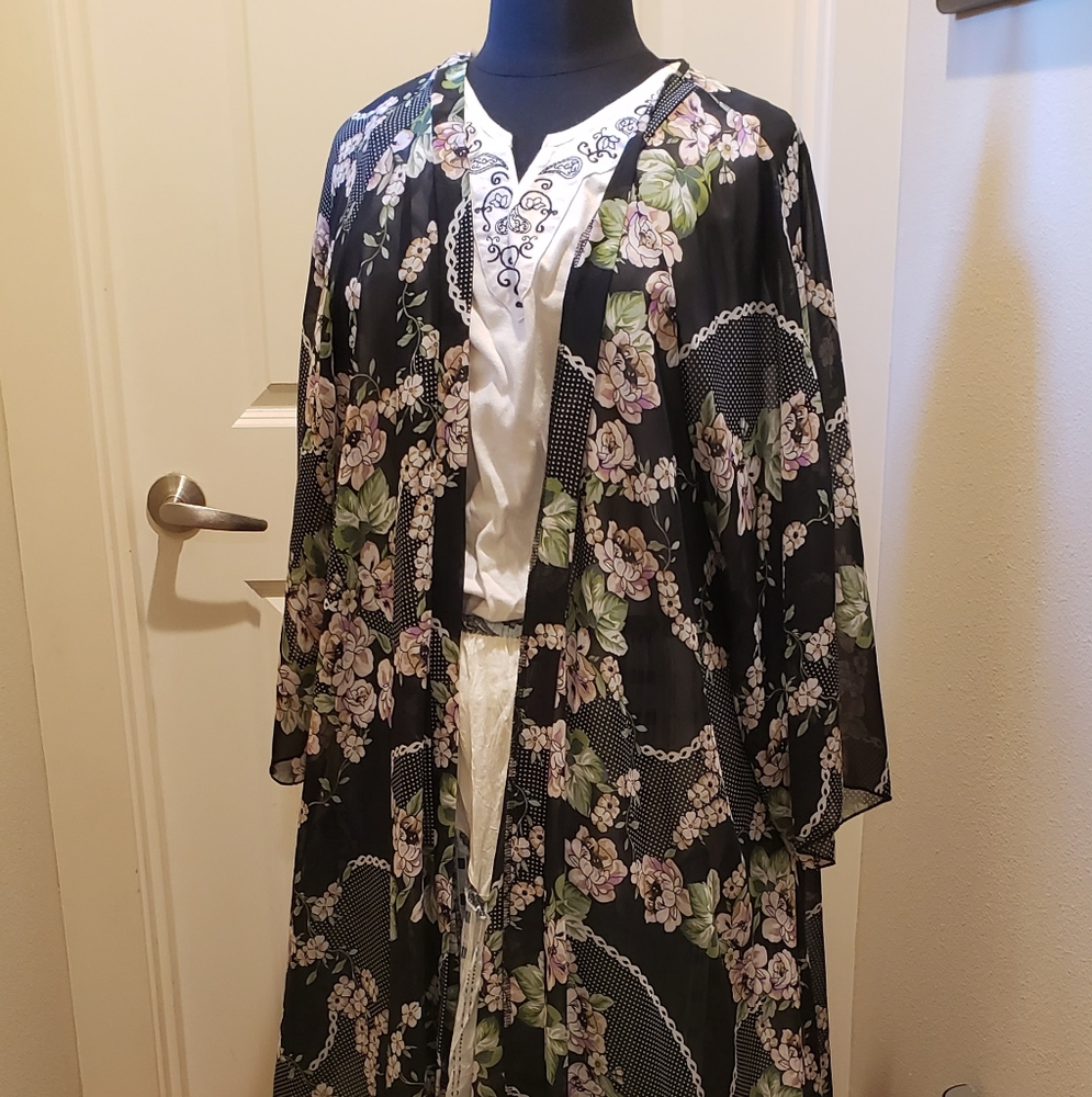 Lillian Floral Kimono with Black and Purple Design - Picture 3 of 12